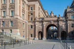 Parvis de l'Hôtel de l'Orangerie.jpg